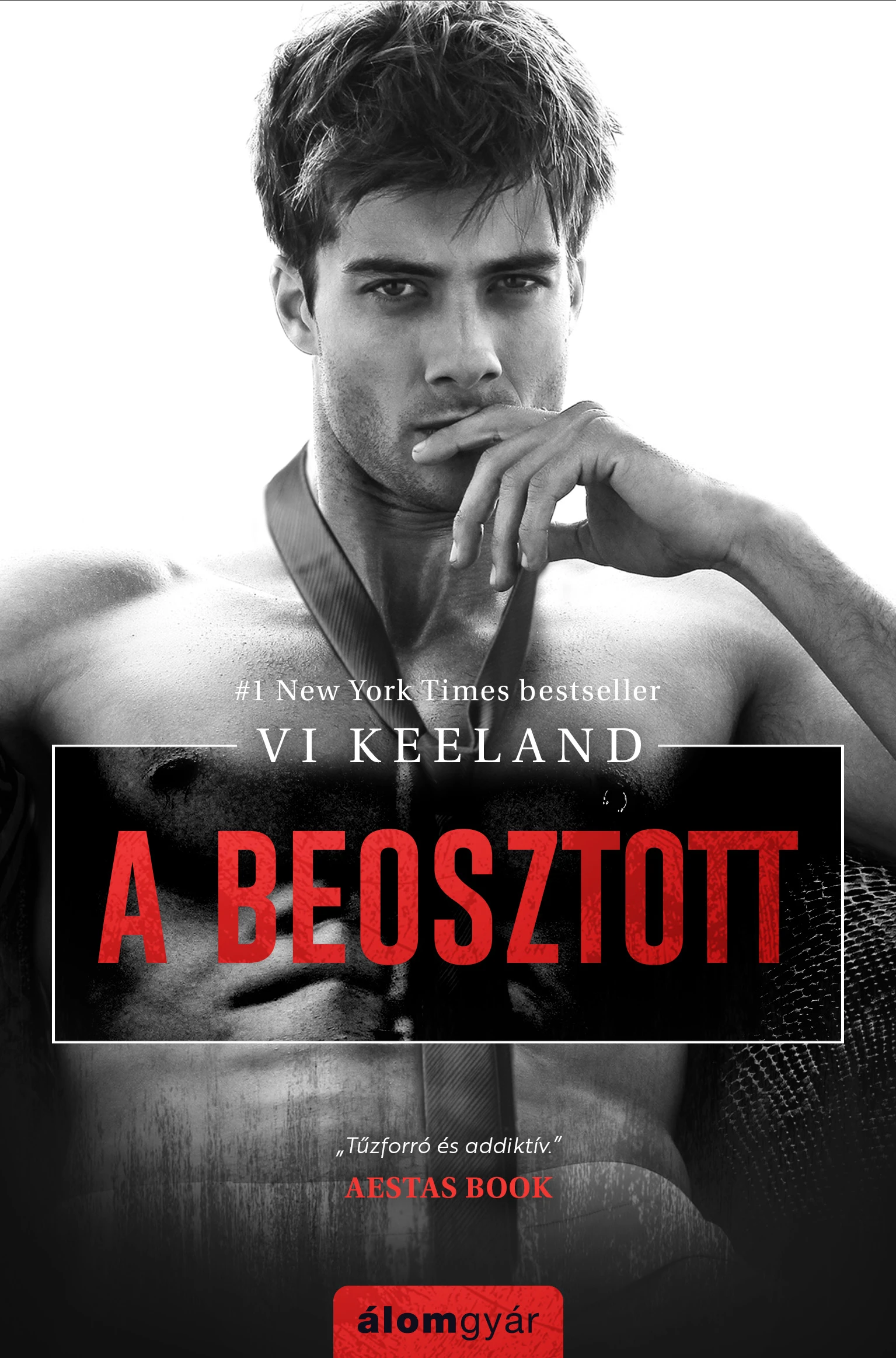 Vi Keeland: A beosztott - újrakiadás könyv borítója